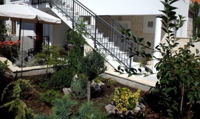 Charming Seaside Apartment Primosten Luaran gambar