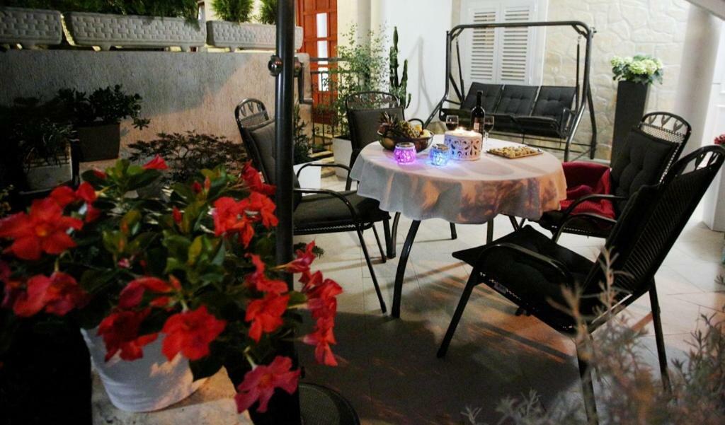 Charming Seaside Apartment Primosten Luaran gambar