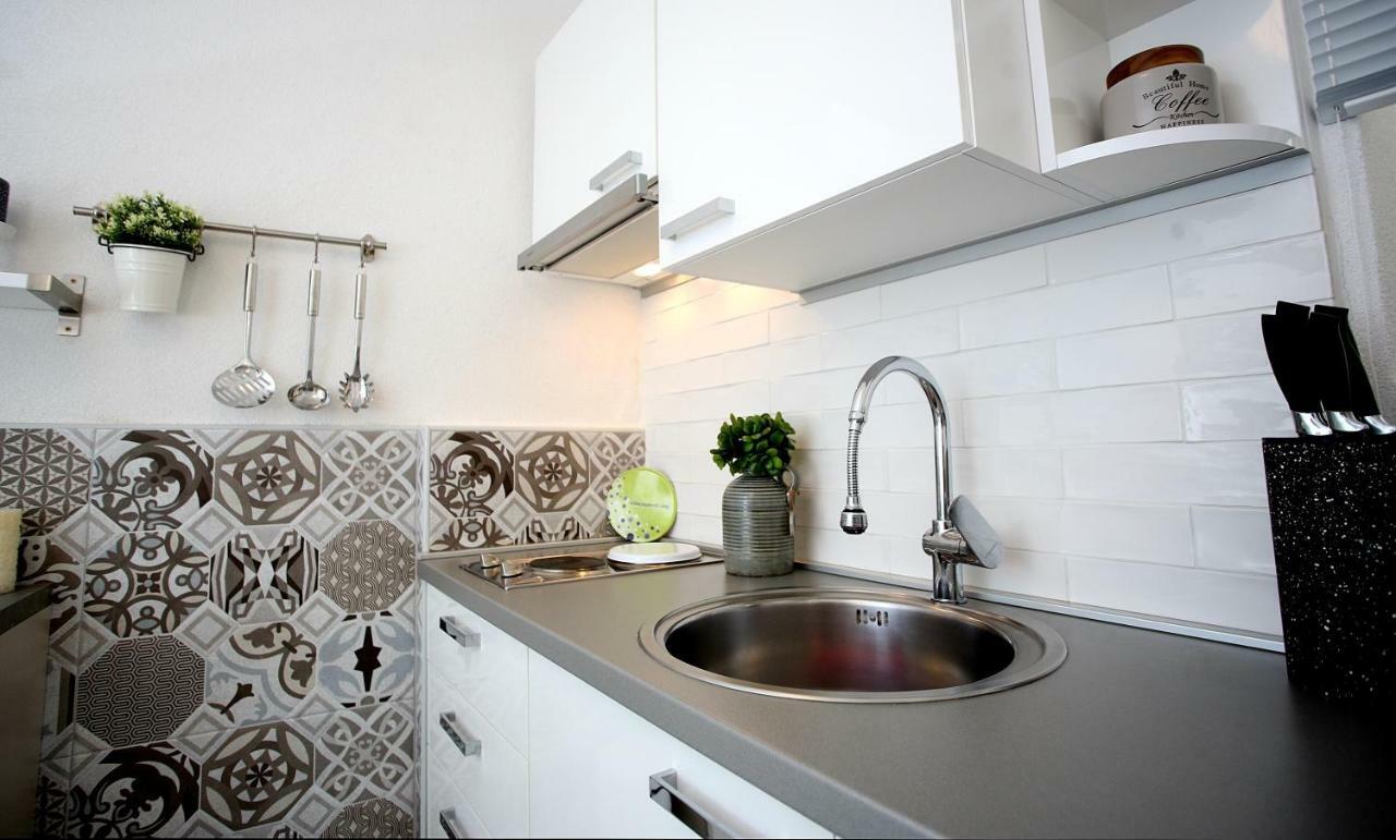 Charming Seaside Apartment Primosten Luaran gambar