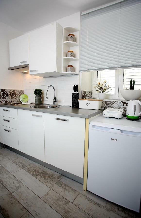 Charming Seaside Apartment Primosten Luaran gambar