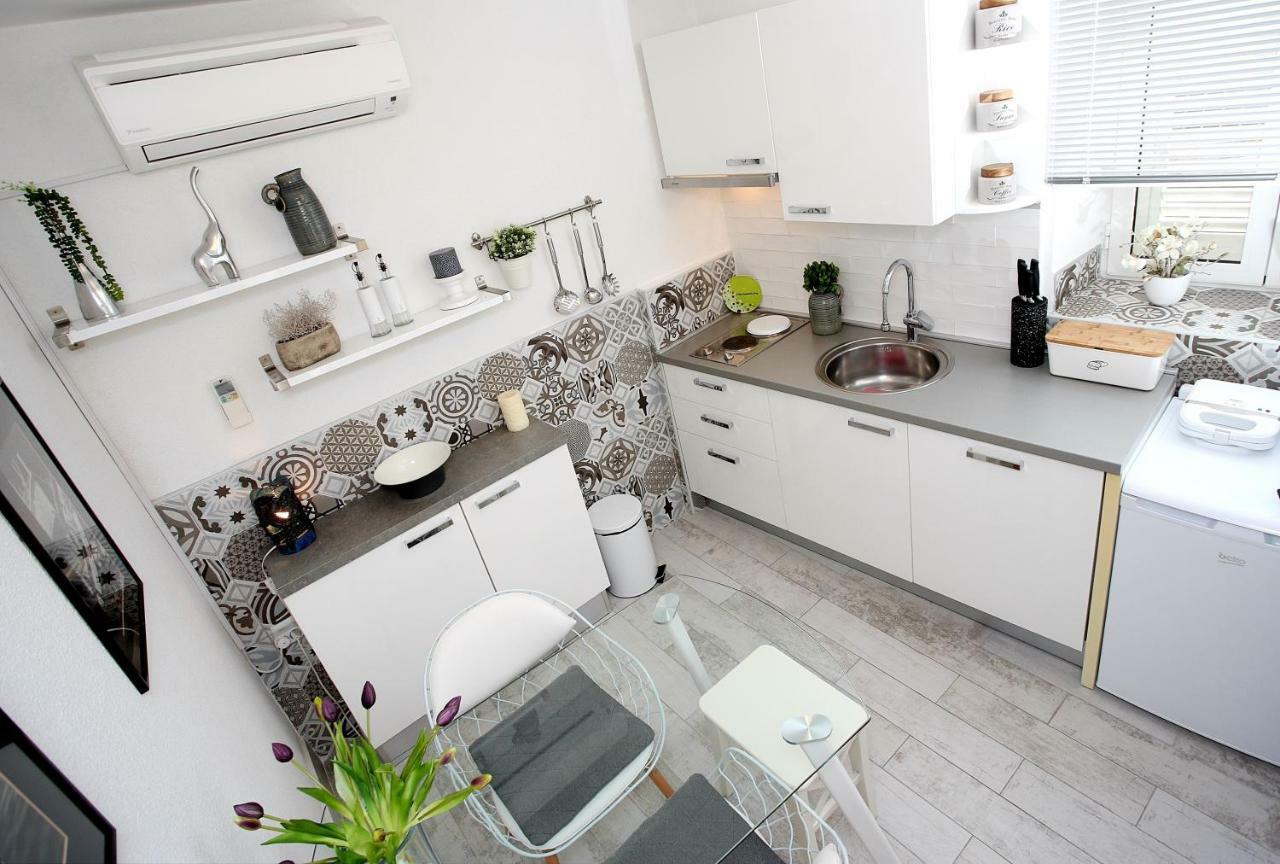 Charming Seaside Apartment Primosten Luaran gambar