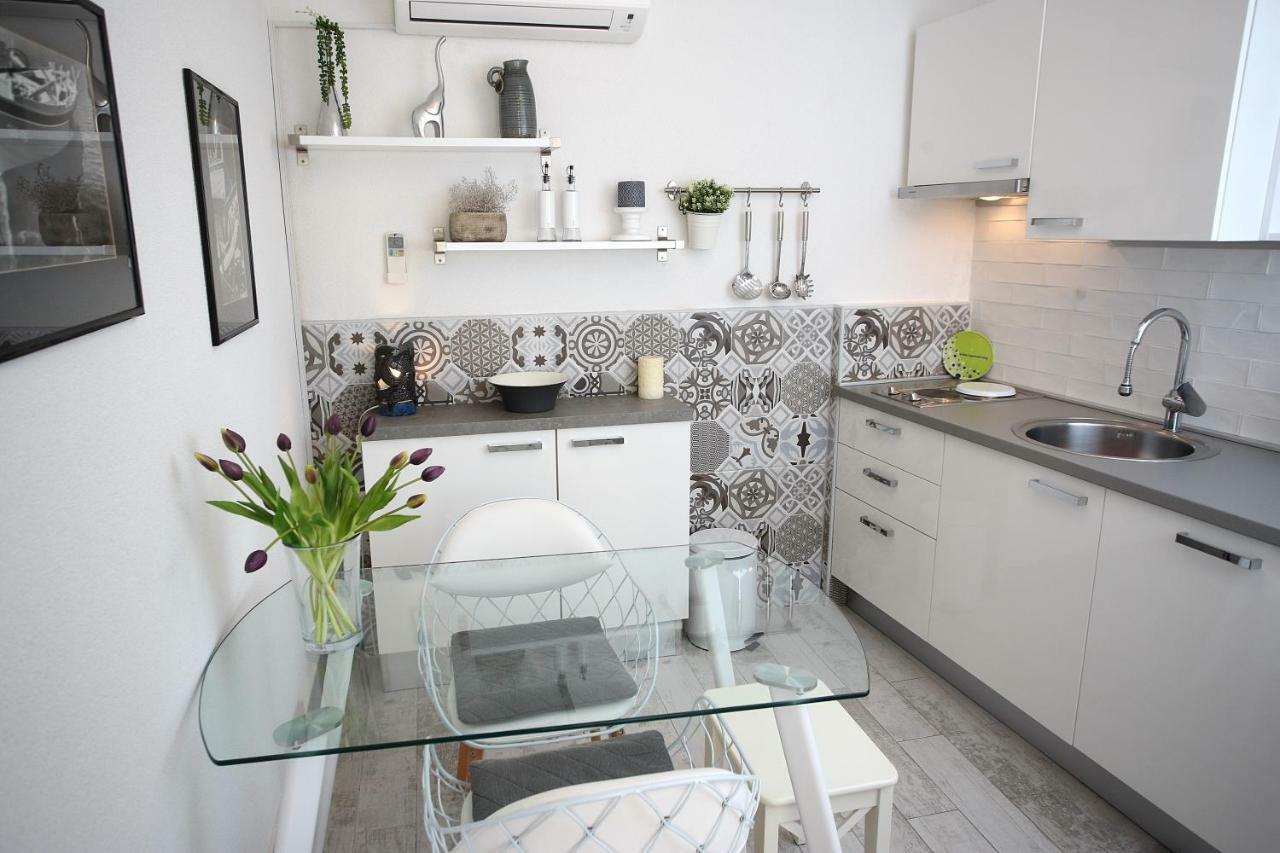 Charming Seaside Apartment Primosten Luaran gambar